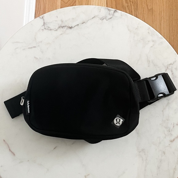 NWT Lululemon Everywhere Belt Bag - Picture 3 of 11